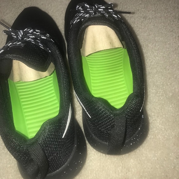 Nike Roshe Run Oreo - Picture 3 of 4